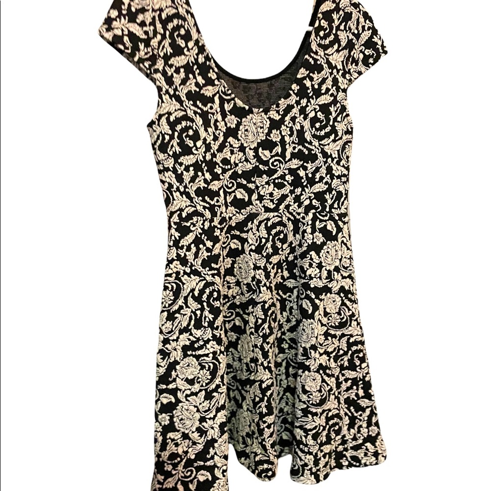 Cute black and white dress/tunic